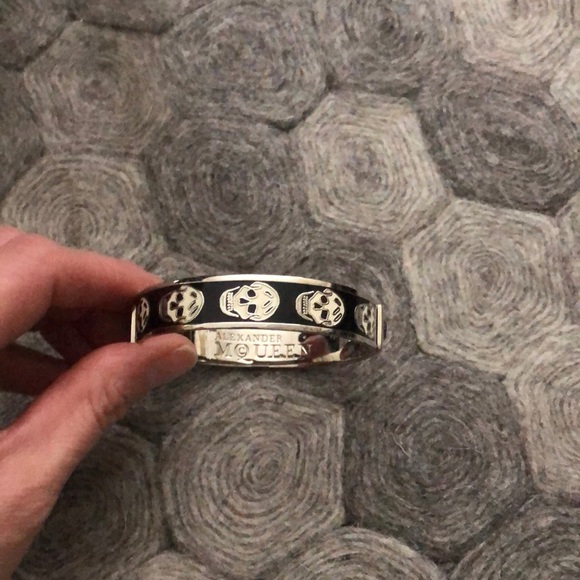 Alexander McQueen Enamel Skull Bracelet black - Picture 1 of 5